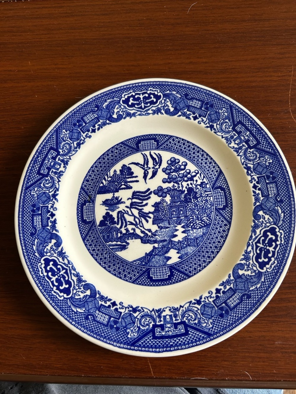 Beautiful Willow ware luncheon plate, one available 9“, no chips marks cracks